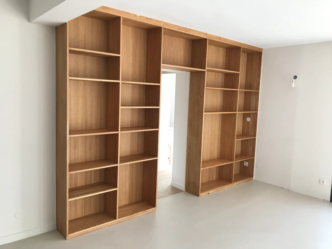Bibliothèque sur mesure en chêne massif, Dardilly