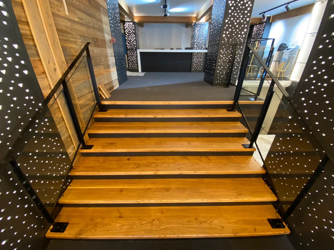 Escalier chêne et Valchromat, Office du Tourisme Val d'Isère