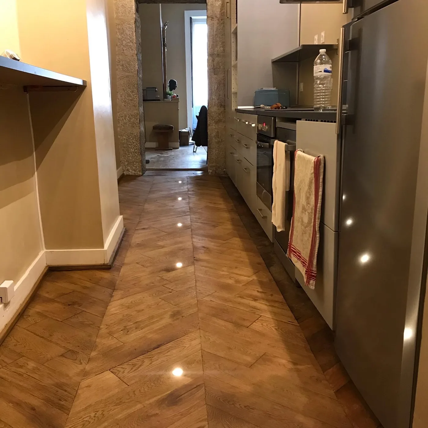Rénovation de parquet avec insertion de luminaires, Lyon
